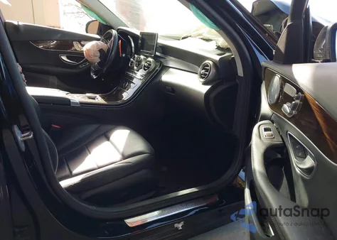 2018 Mercedes-Benz C 300 4Matic из США, поврежденный, VIN 55SWF4KB4JU256433